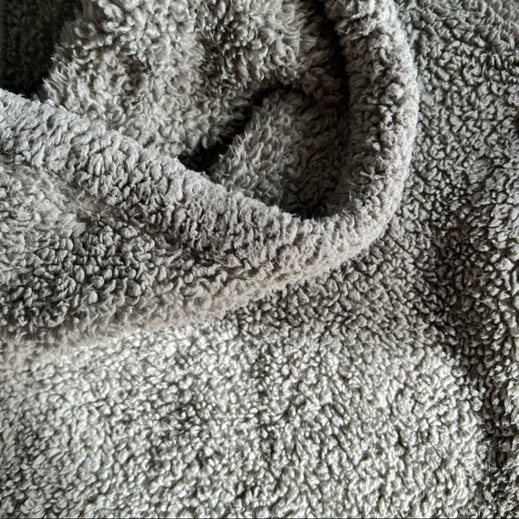 PINK Sherpa **MOVING SALE EVERYTHING MUST GO** - Picture 5 of 7